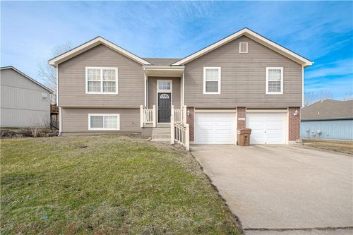 1204 Sw Cross Creek Dr, Grain Valley, MO, 64029-9812 | Card Image