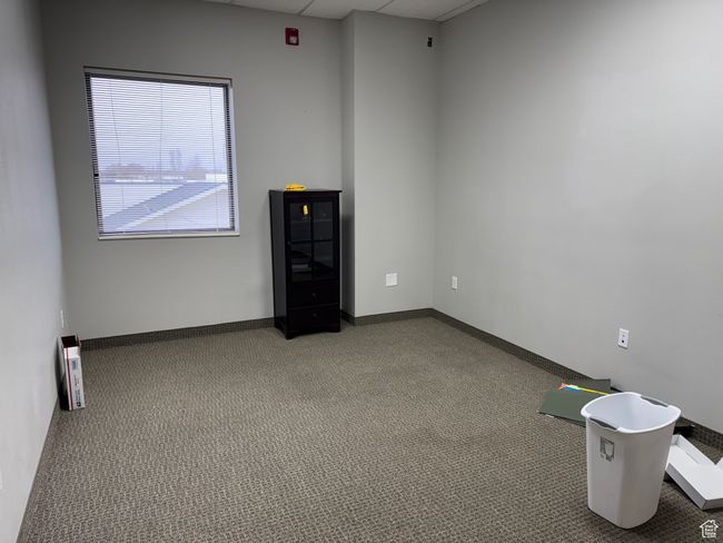 Carpeted empty room featuring baseboards | Image 4