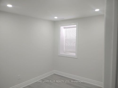 4-40 Penetang St, Barrie, ON, L4M1V6 | Card Image