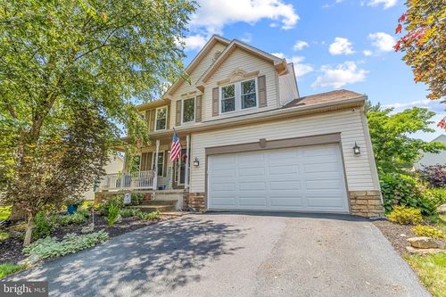 71 Spyglass Hill Dr, CHARLES TOWN, WV, 25414-3880 | Card Image