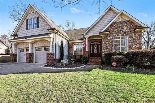 115 Town Lot Dr, Pfafftown, NC, 27040-7302 | Card Image
