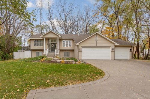 1055 County Road D W, Shoreview, MN, 55126-3745 | Card Image