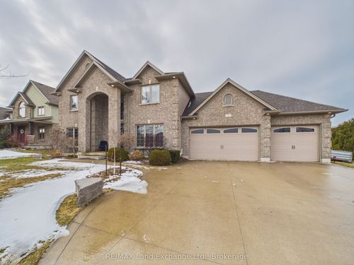 4 Scott Cres, Kincardine, ON, N2Z0C6 | Card Image