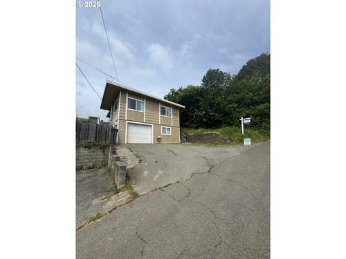 521 N Birch St, Coquille, OR, 97423-1228 | Card Image