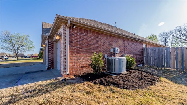 5711 S 66 Th St, House other with 4 bedrooms, 2 bathrooms and null parking in Cave Springs AR | Image 5