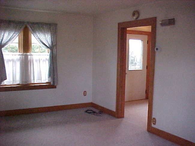 114 E Grove St, Home with 3 bedrooms, 2 bathrooms and null parking in POPLAR GROVE IL | Image 14