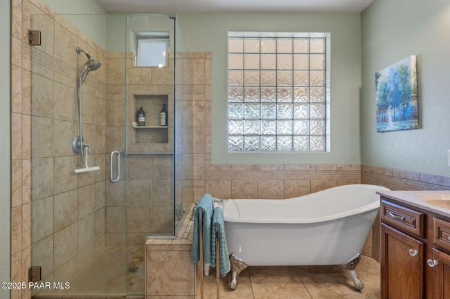 Primary Bathroom | Image 21