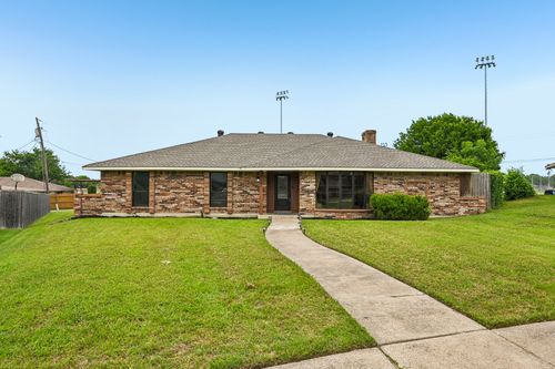 813 Oakbluff Dr, Lancaster, TX, 75146-1430 | Card Image