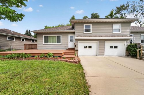 203 Fairview Ct, WAUNAKEE, WI, 53597-1121 | Card Image