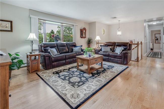 9 Pleasant Ln, House other with 3 bedrooms, 3 bathrooms and 2 parking in Poughkeepsie NY | Image 4