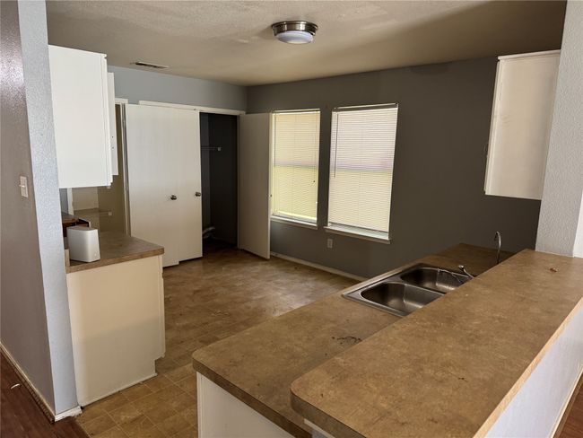 3048 Saint Ursula Dr, House other with 3 bedrooms, 2 bathrooms and null parking in Dallas TX | Image 6