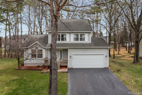 360 Arbor Pine Dr, Ortonville, MI, 48462-8596 | Card Image