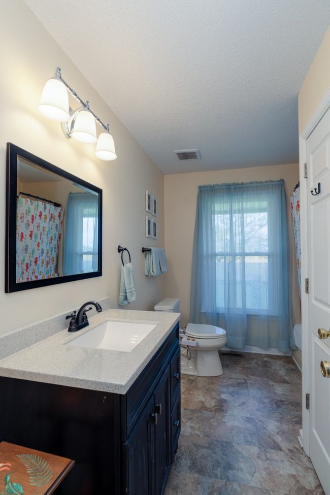 3rd bathroom in the hallway | Image 27