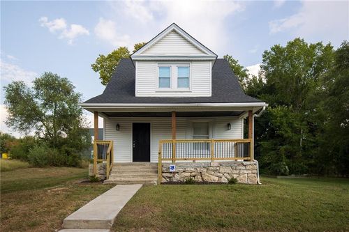 2707 Park Ave, Kansas City, MO, 64109-1333 | Card Image