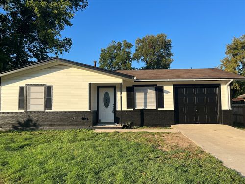 4 Hollywood Dr, Lampasas, TX, 76550-3301 | Card Image