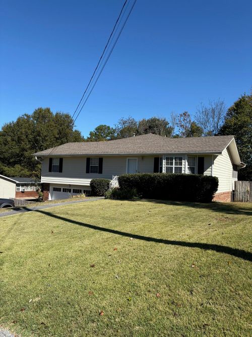 409 Sandalwood Dr, Hixson, TN, 37343-2182 | Card Image