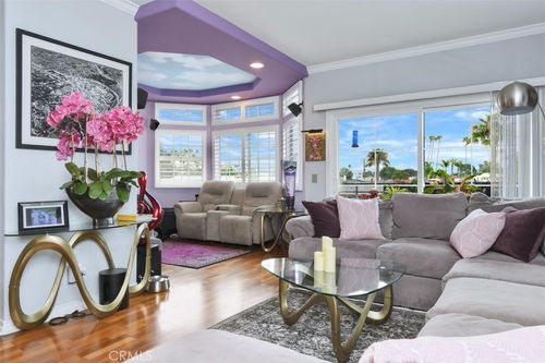 208-4455 Hazeltine Ave, Sherman Oaks, CA, 91423-2866 | Card Image