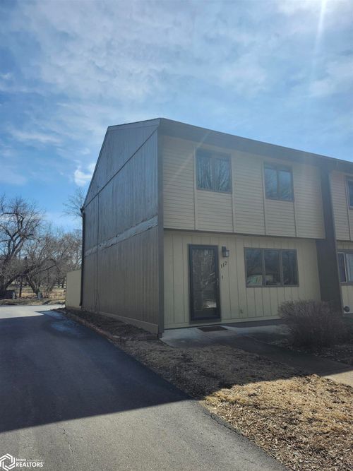 117 Sweetgrass Ln, Forest City, IA, 50436-1050 | Card Image