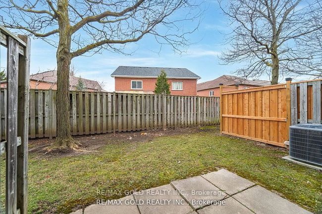 39 - 2 Clay Brick Crt, Condo with 3 bedrooms, 3 bathrooms and 1 parking in Brampton ON | Image 33