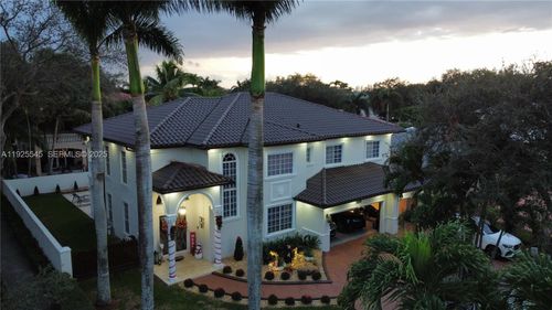 8204 Nw 165th St, Miami Lakes, FL, 33016-3472 | Card Image