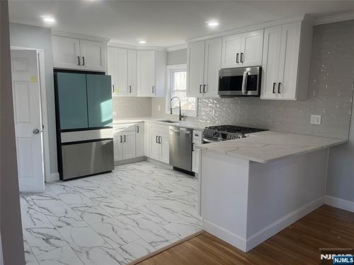 86 Howland Ave, Teaneck, NJ, 07666-6042 | Card Image