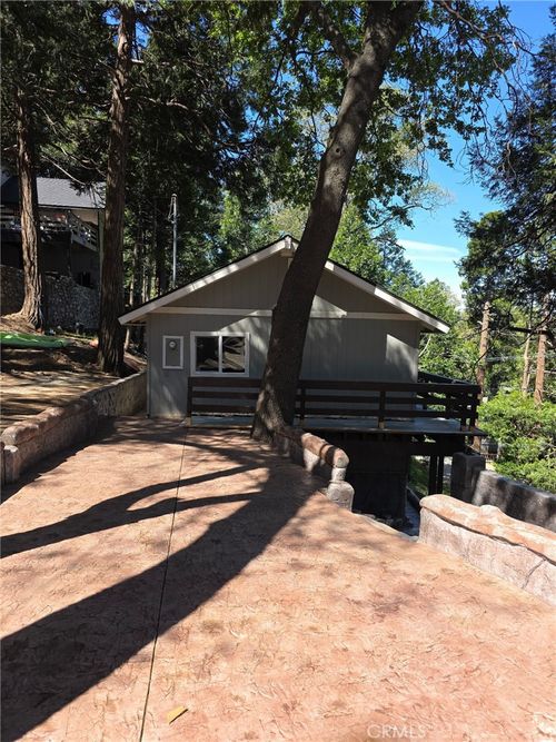 979 Venus Way, Crestline, CA, 92325-9361 | Card Image