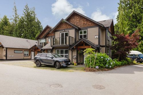 201-518 Shaw Rd, Gibsons, BC, V0N1V8 | Card Image