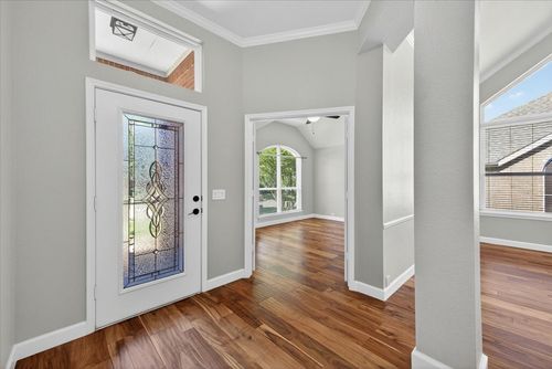 913 Chapel Dr, Denton, TX, 76205-8904 | Card Image