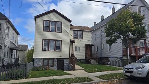 1856-1854 N Humboldt Ave, Milwaukee, WI, 53202-1625 | Card Image