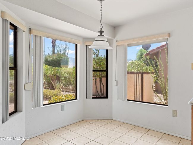 16-Breakfast Nook | Image 16