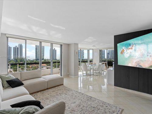 1010-19195 Mystic Pointe Dr, Aventura, FL, 33180-4506 | Card Image