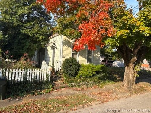 77 E 13th St, New Albany, IN, 47150-5753 | Card Image