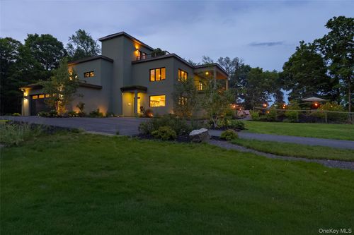 215 Smith Rd, Poughkeepsie, NY, 12603-3854 | Card Image