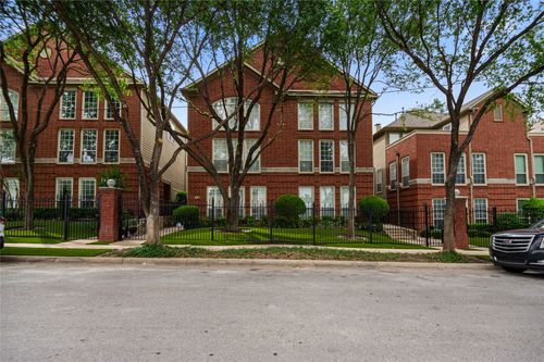 1005 W Bluff St, Fort Worth, TX, 76102-1810 | Card Image