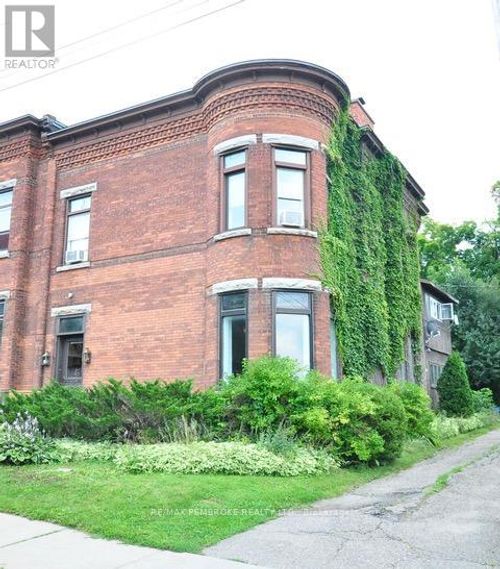 188 Esther St, Pembroke, ON, K8A3C2 | Card Image