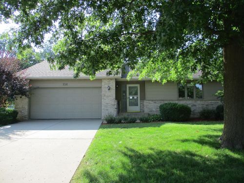 714 Seminole Dr, Freeport, IL, 61032-7130 | Card Image