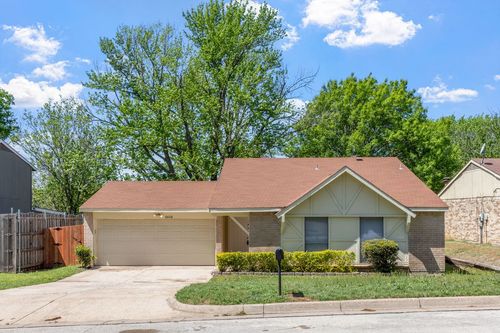 5618 Espanola Dr, Arlington, TX, 76017-3217 | Card Image