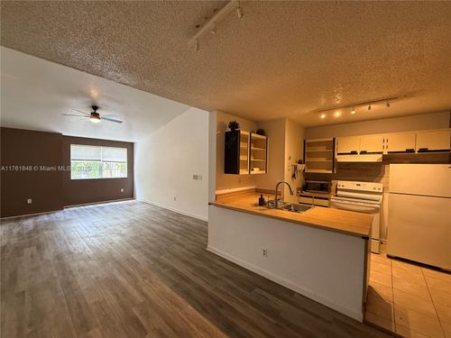 apt-l-18328 Nw 68th Ave, Hialeah, FL, 33015-3426 | Card Image