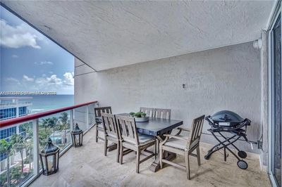 901 - 6767 Collins, Condo with 2 bedrooms, 2 bathrooms and null parking in Miami Beach FL | Image 1