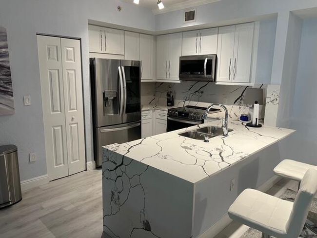APT-112 - 1805 N Flagler Dr, Condo with 2 bedrooms, 2 bathrooms and null parking in West Palm Beach FL | Image 7