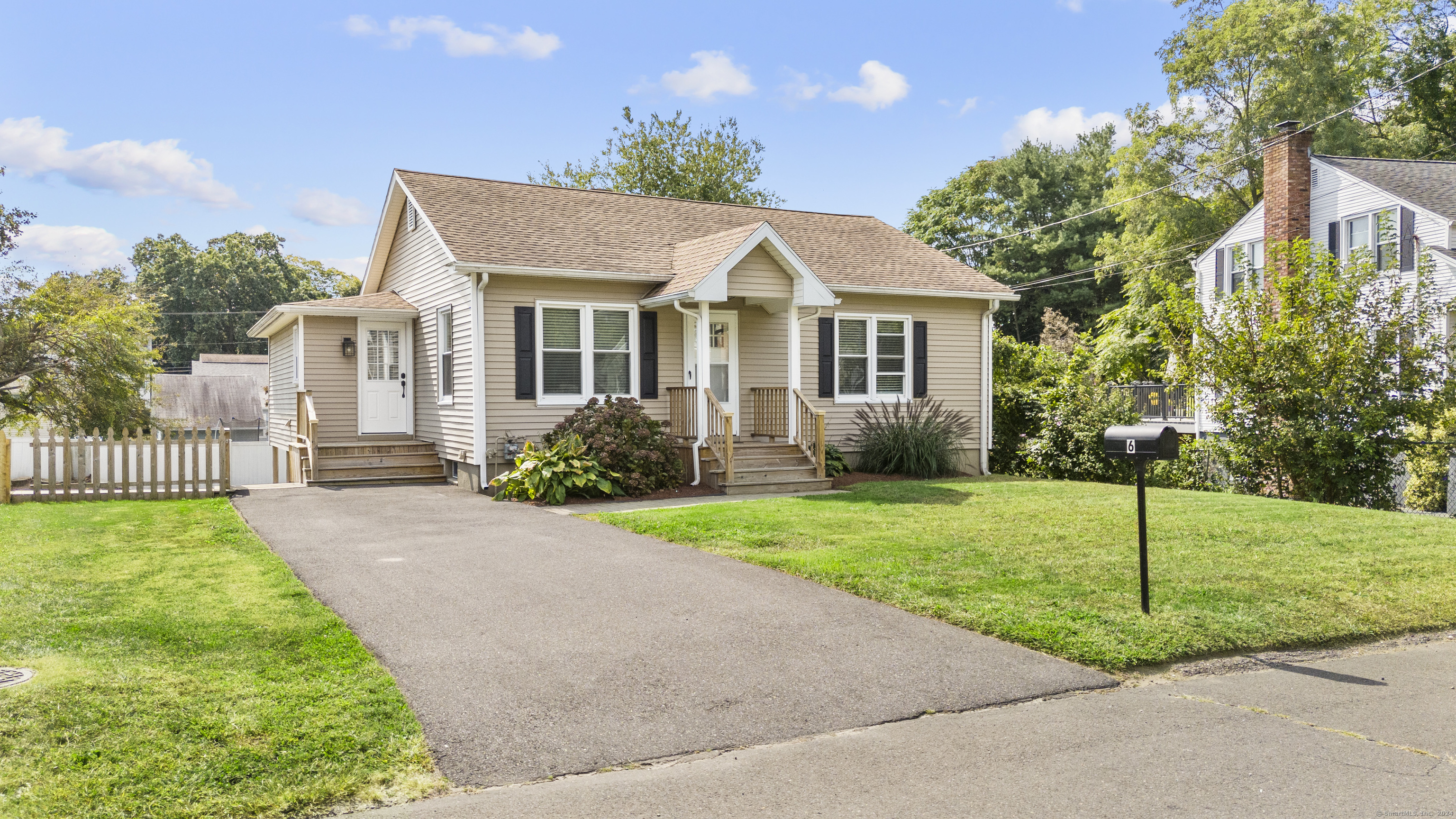 Evelyn Rd, Derby, CT 06418