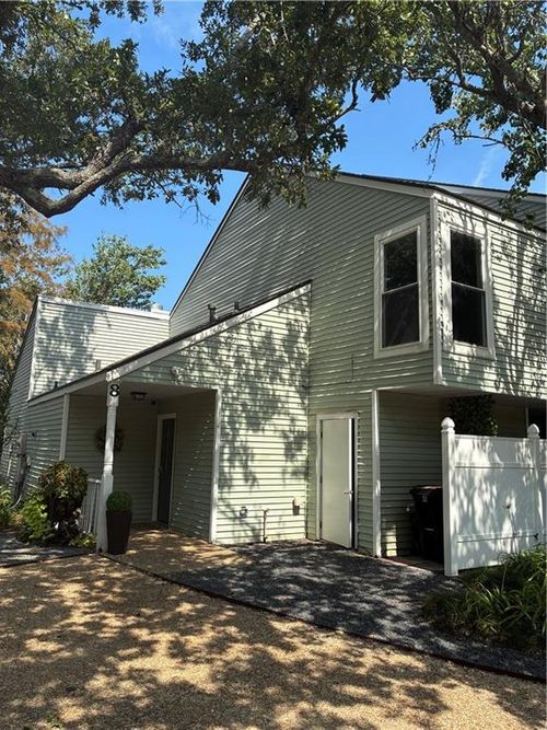 8-8 Jacqueline Ct, Mandeville, LA, 70471-1548 | Card Image
