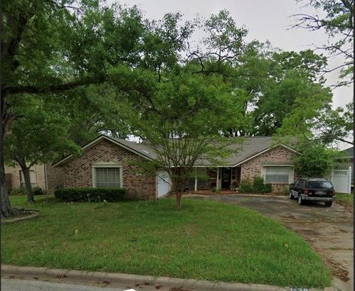 1430 Green Briar Dr, Huntsville, TX, 77340 | Card Image