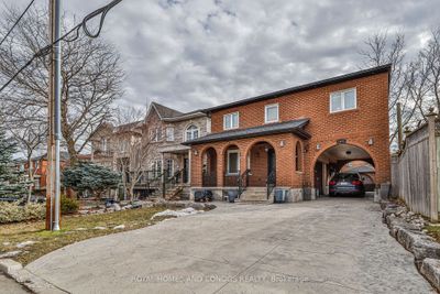 1075 Glengrove Ave, House other with 4 bedrooms, 3 bathrooms and 5 parking in North York ON | Image 2