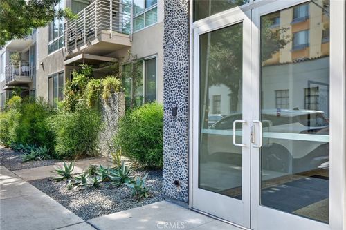 111 S De Lacey, Pasadena, CA, 91105 | Card Image