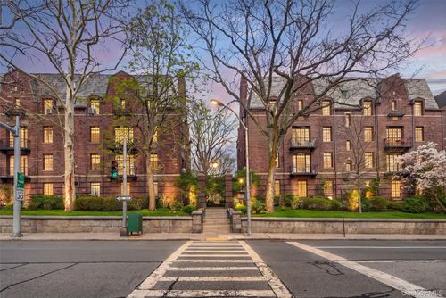 o372-20 N Broadway, White Plains, NY, 10601-2135 | Card Image