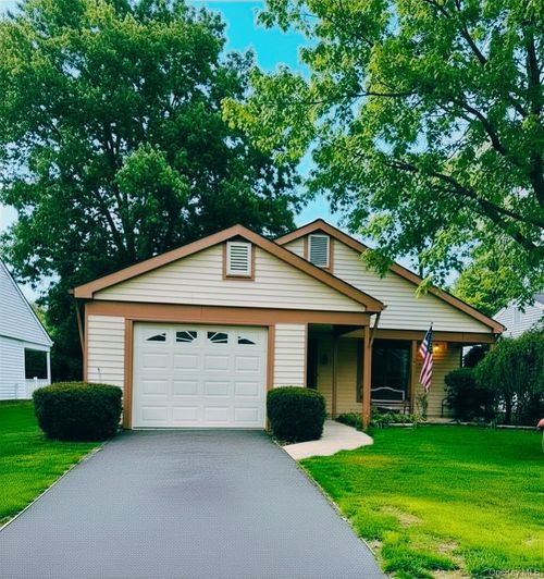 268 Edinburgh Dr, Ridge, NY, 11961-2019 | Card Image