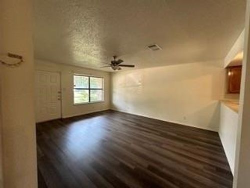 615 Pierce St, Denton, TX, 76201-6829 | Card Image