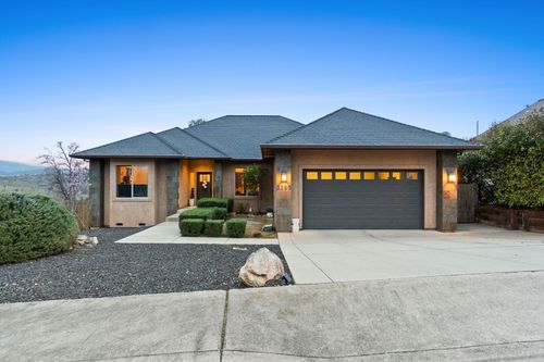 3360 Stanford Dr, Redding, CA, 96003-5361 | Card Image