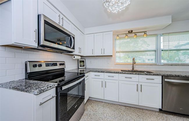 Two Year Old Appliances Included | Image 10